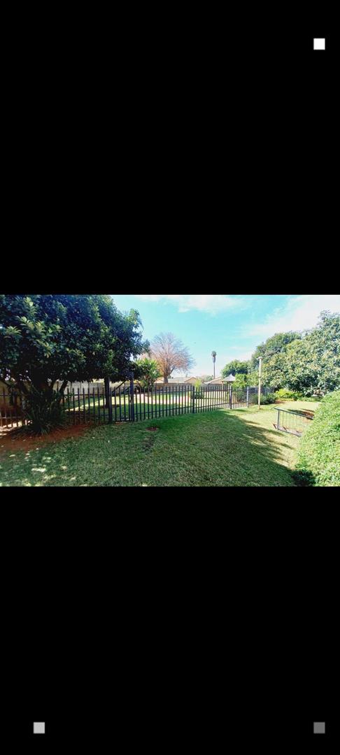 2 Bedroom Property for Sale in Rhodesfield Gauteng