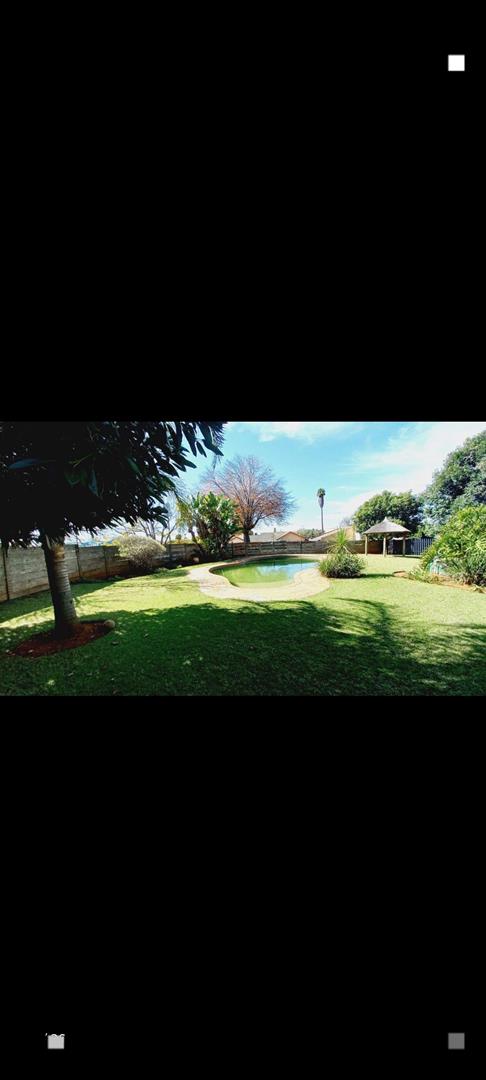 2 Bedroom Property for Sale in Rhodesfield Gauteng