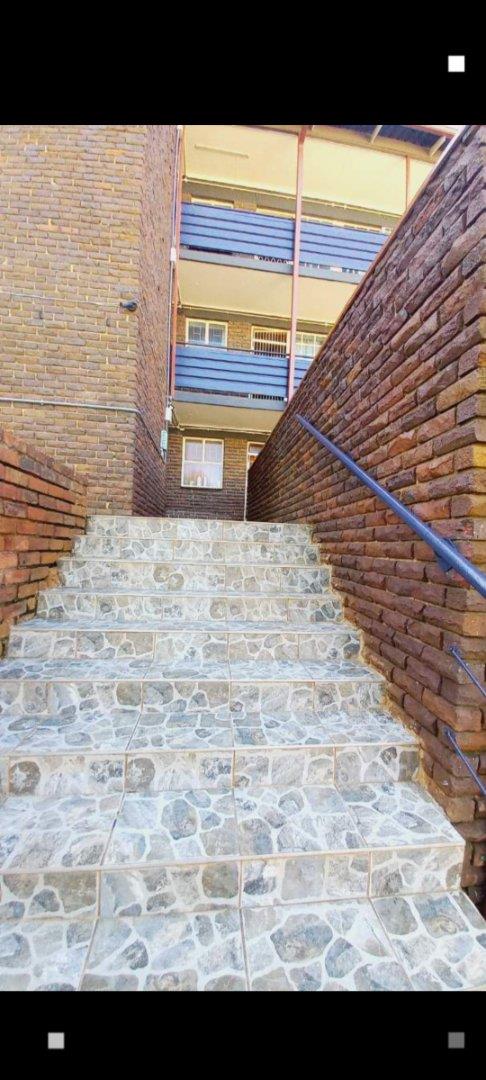 2 Bedroom Property for Sale in Rhodesfield Gauteng