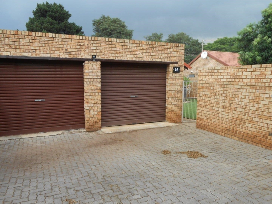 To Let 3 Bedroom Property for Rent in Albemarle Gauteng