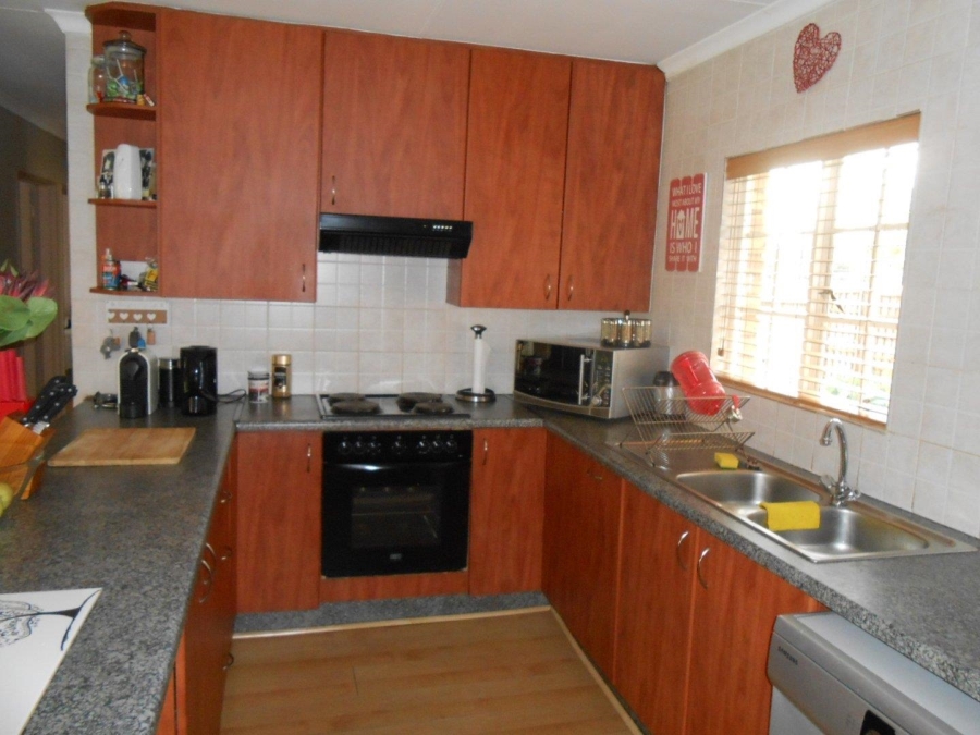 To Let 3 Bedroom Property for Rent in Albemarle Gauteng