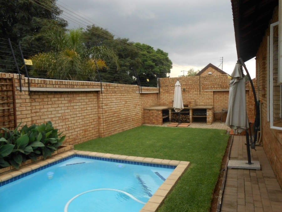 To Let 3 Bedroom Property for Rent in Albemarle Gauteng