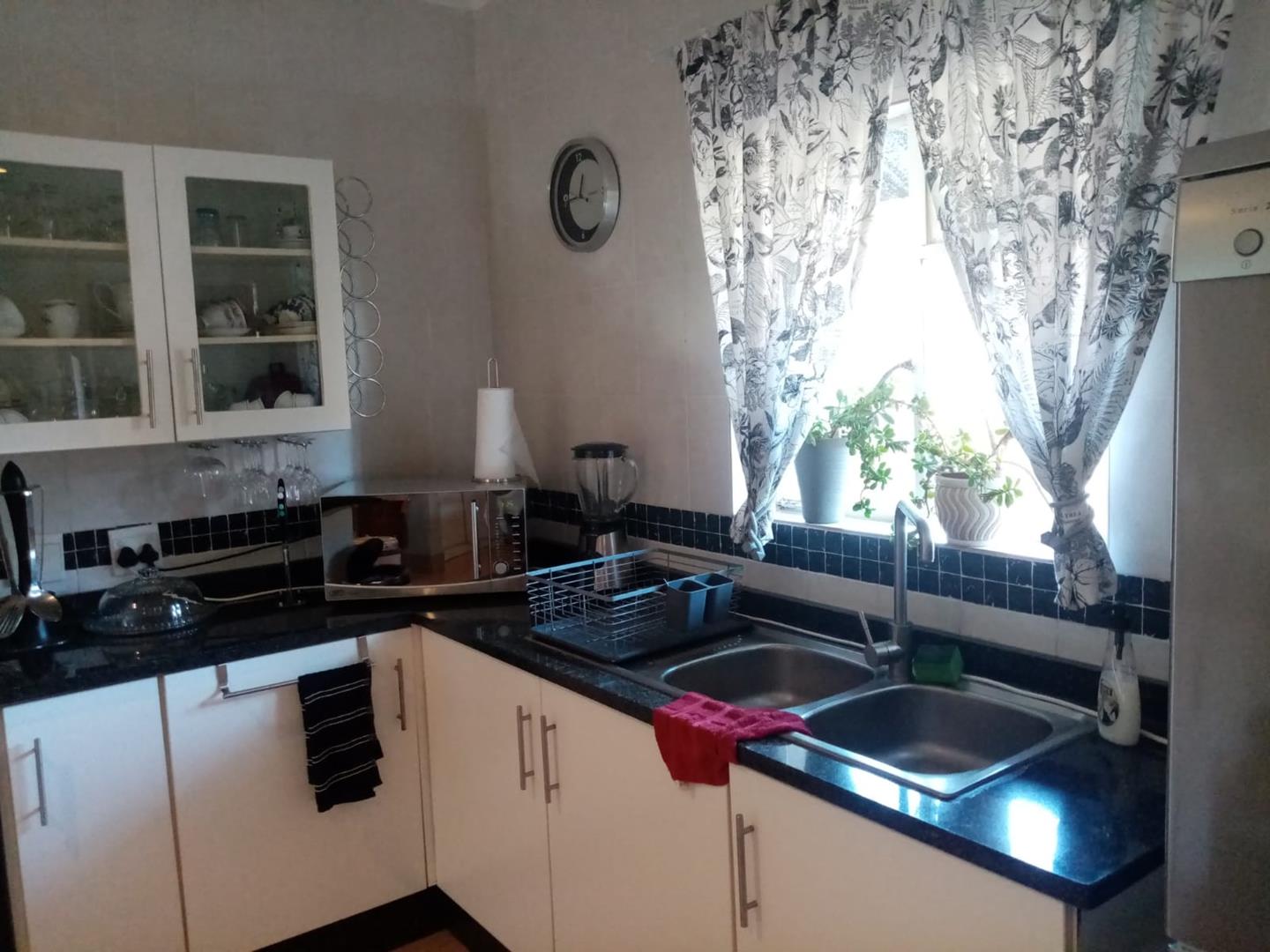 To Let 2 Bedroom Property for Rent in Fairland Gauteng