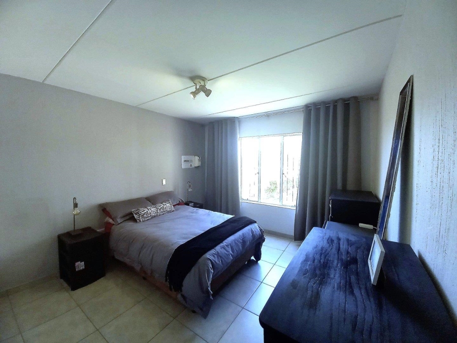 1 Bedroom Property for Sale in Strubensvallei Gauteng