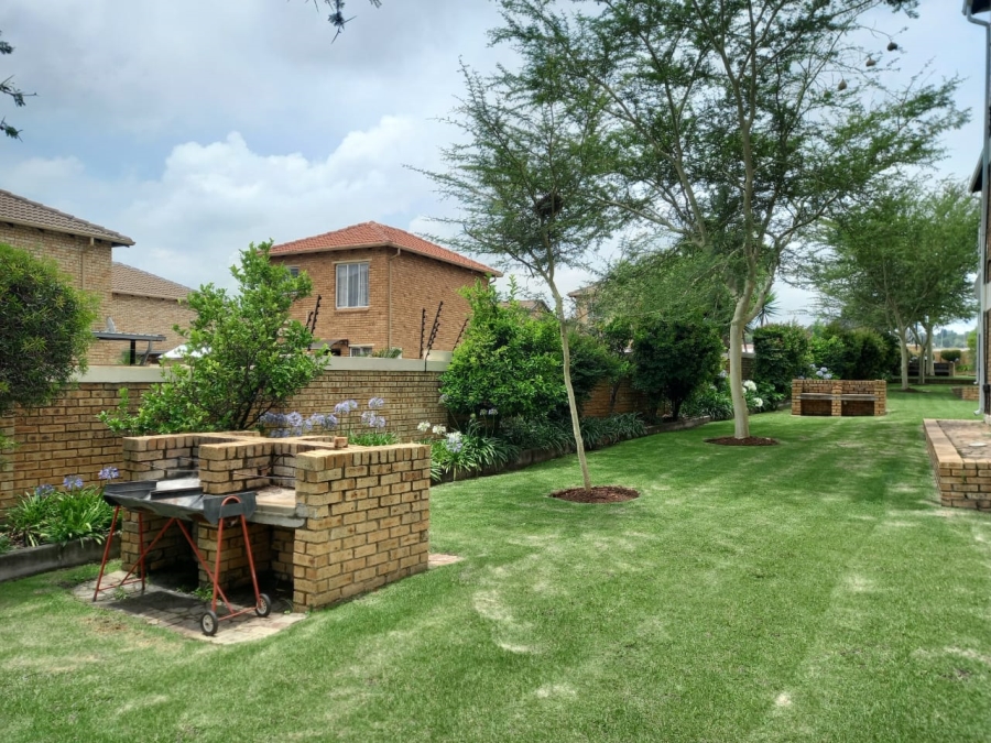 1 Bedroom Property for Sale in Strubensvallei Gauteng