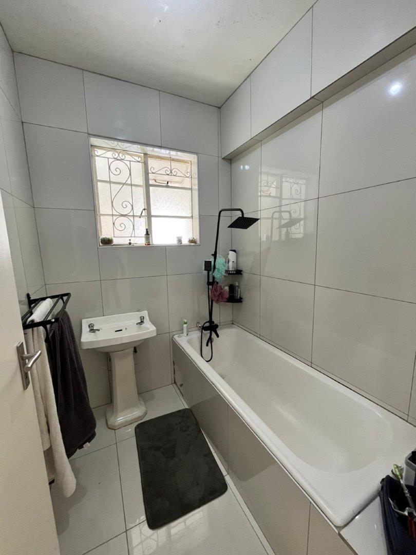 To Let 2 Bedroom Property for Rent in Illovo Gauteng