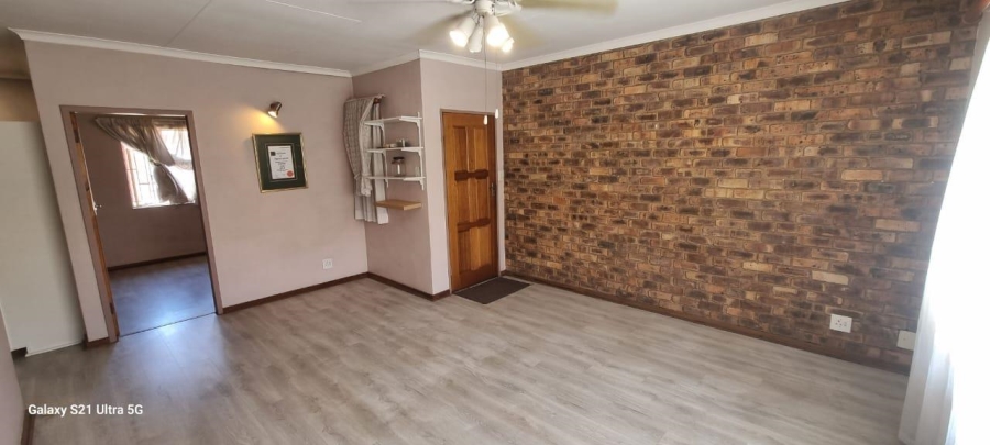 2 Bedroom Property for Sale in Wierdapark Gauteng