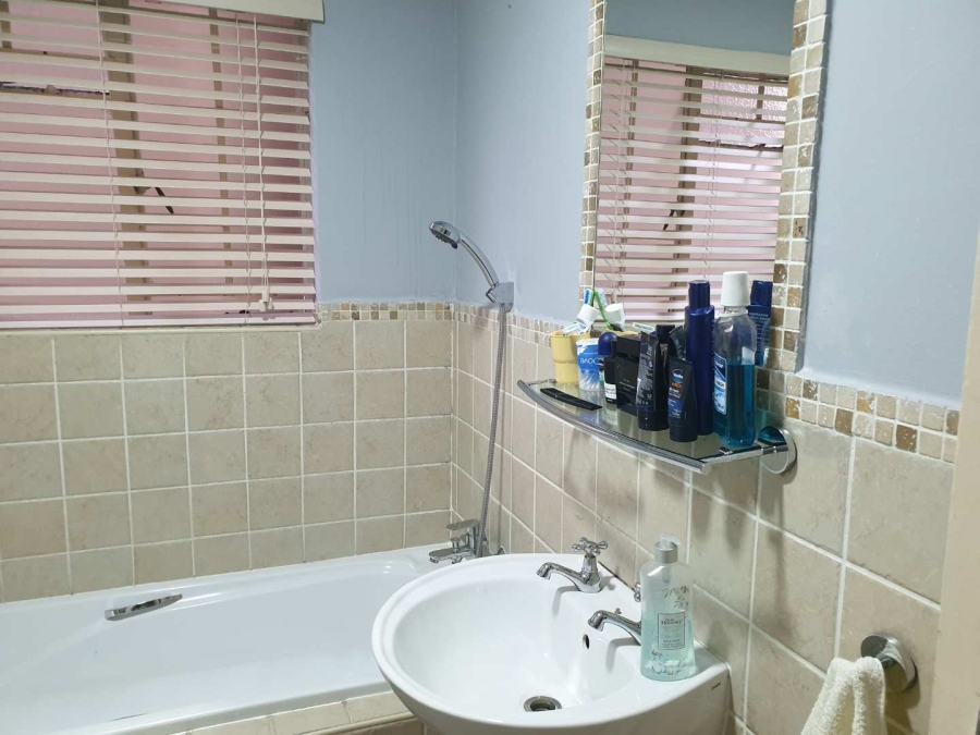 2 Bedroom Property for Sale in Meredale Gauteng