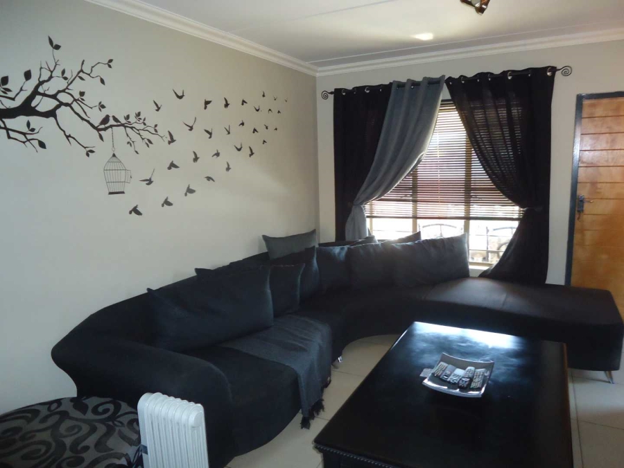 2 Bedroom Property for Sale in Andeon Gauteng