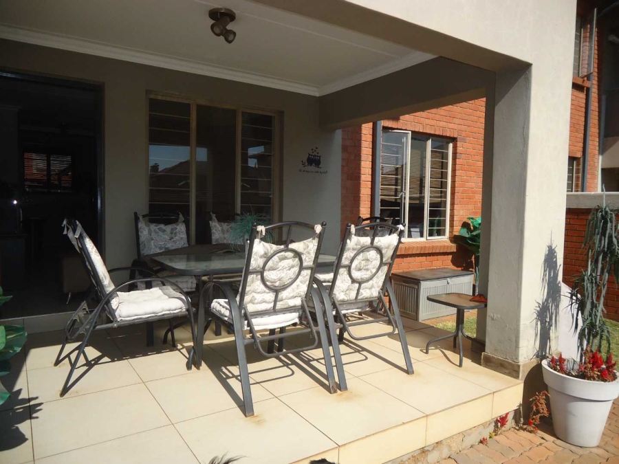 2 Bedroom Property for Sale in Andeon Gauteng