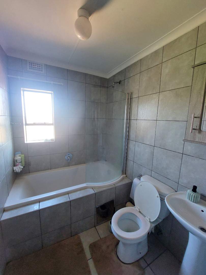 2 Bedroom Property for Sale in Heuweloord Gauteng