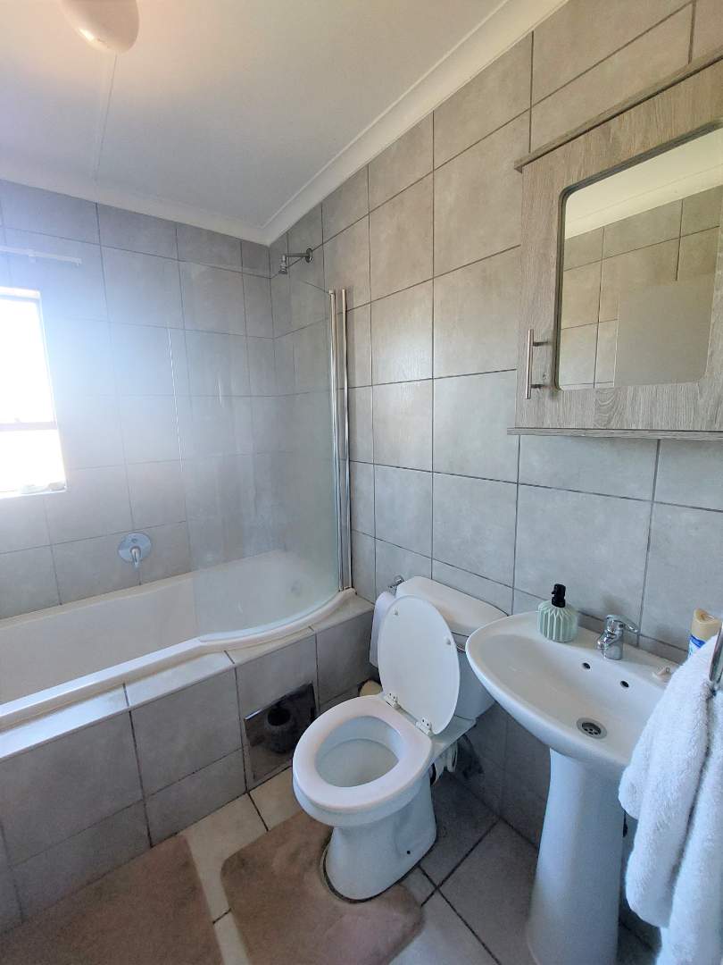 2 Bedroom Property for Sale in Heuweloord Gauteng