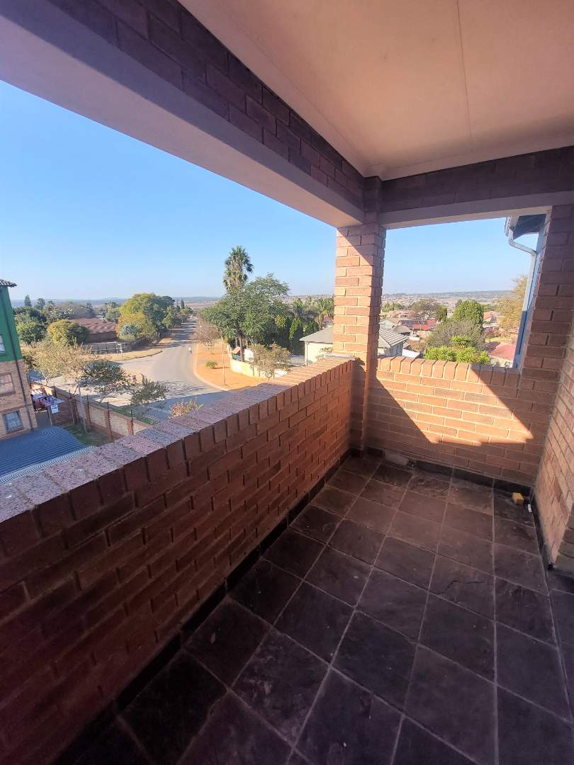 2 Bedroom Property for Sale in Heuweloord Gauteng