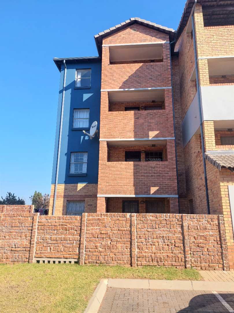 2 Bedroom Property for Sale in Heuweloord Gauteng