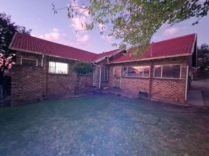 4 Bedroom Property for Sale in Esther Park Gauteng