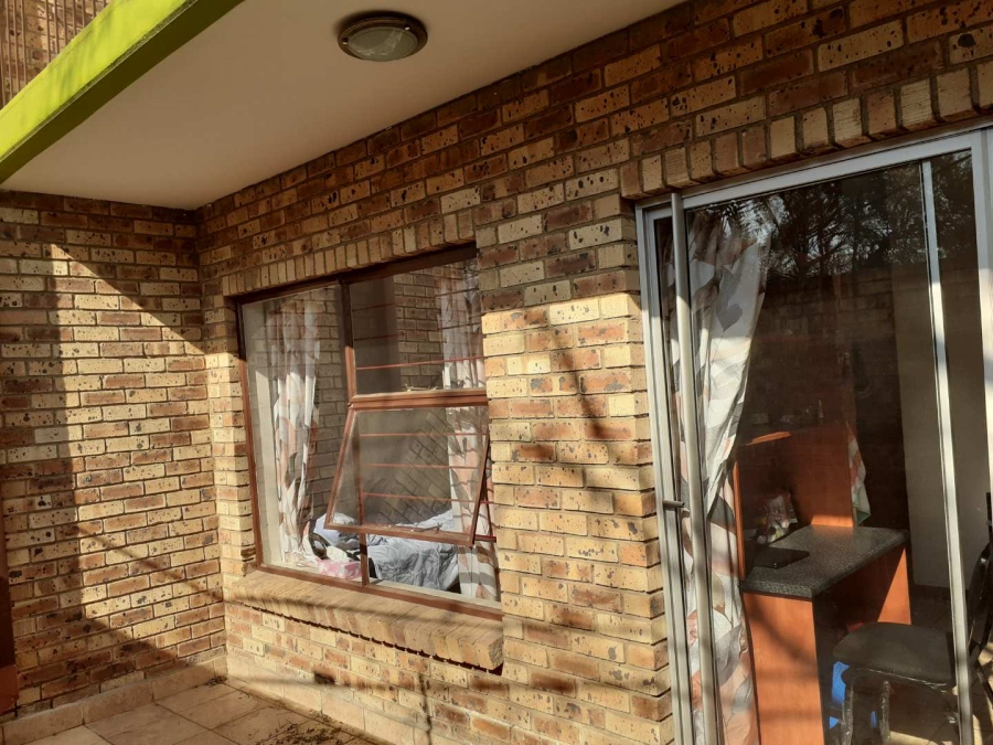 2 Bedroom Property for Sale in Westdene Gauteng