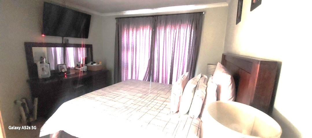 4 Bedroom Property for Sale in Albertsdal Gauteng