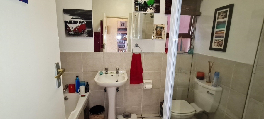 2 Bedroom Property for Sale in Magaliessig Gauteng