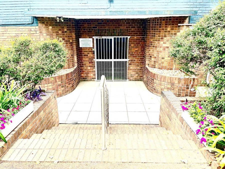 To Let 2 Bedroom Property for Rent in Illovo Gauteng