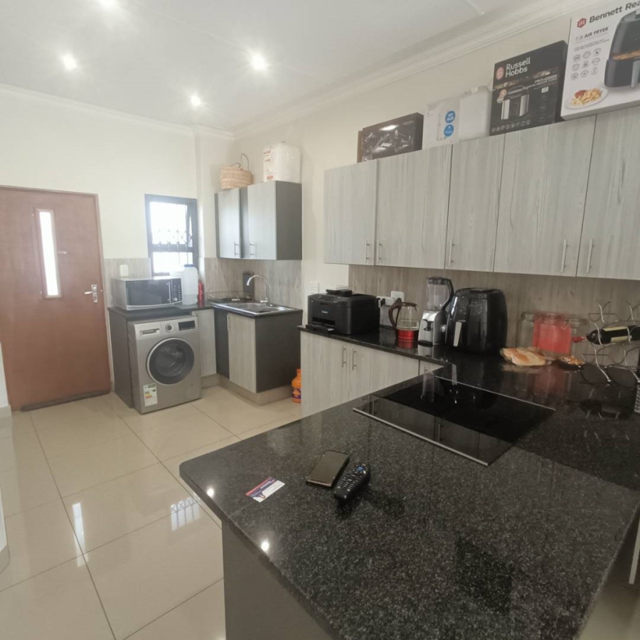 2 Bedroom Property for Sale in Die Hoewes Gauteng