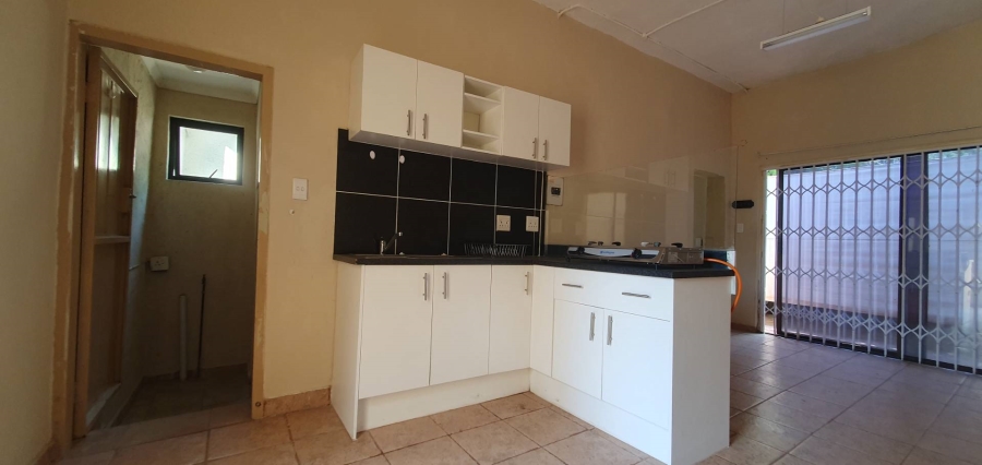 To Let 1 Bedroom Property for Rent in Blairgowrie Gauteng