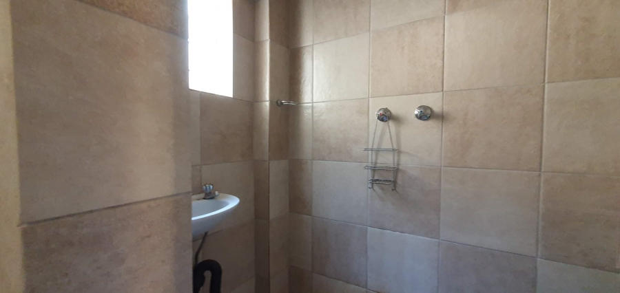 To Let 1 Bedroom Property for Rent in Blairgowrie Gauteng