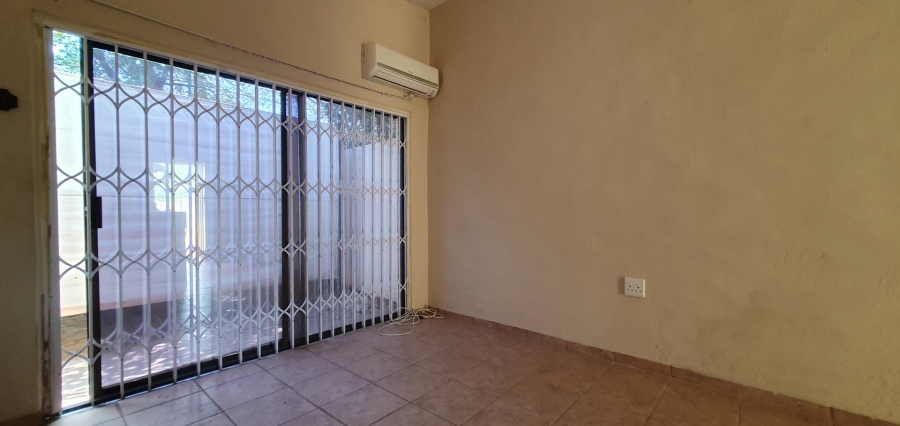 To Let 1 Bedroom Property for Rent in Blairgowrie Gauteng