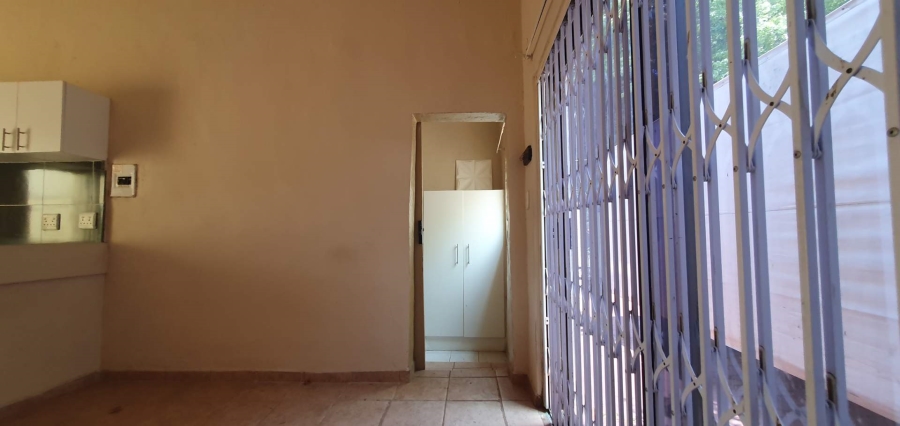 To Let 1 Bedroom Property for Rent in Blairgowrie Gauteng