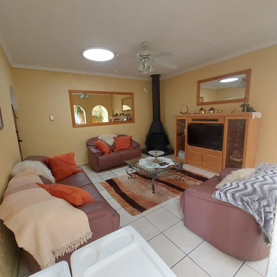 3 Bedroom Property for Sale in Brackendowns Gauteng