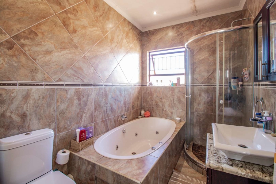 3 Bedroom Property for Sale in Petersfield Gauteng