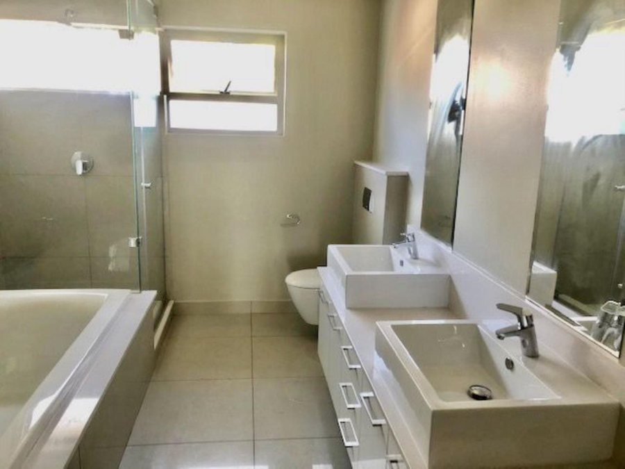 To Let 3 Bedroom Property for Rent in Oaklands Gauteng