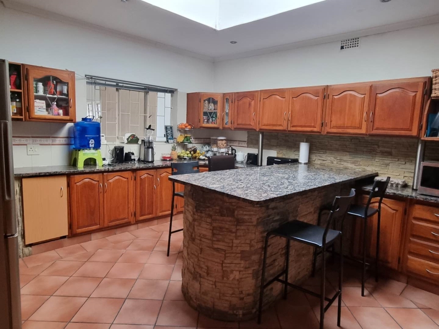 8 Bedroom Property for Sale in Waterkloof Ridge Gauteng