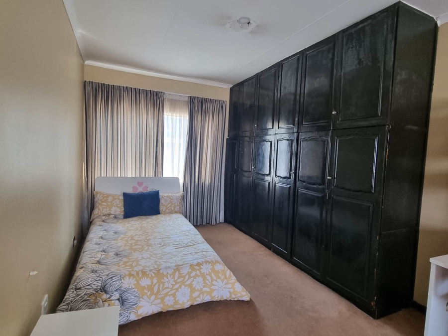 8 Bedroom Property for Sale in Waterkloof Ridge Gauteng