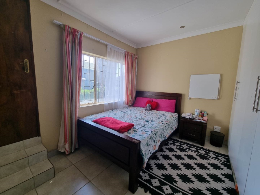 8 Bedroom Property for Sale in Waterkloof Ridge Gauteng