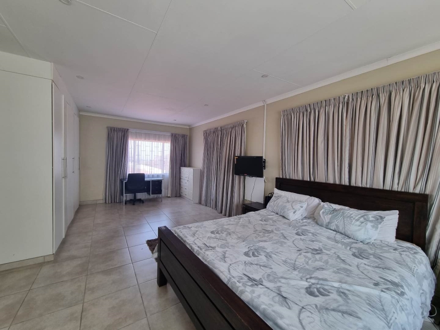 8 Bedroom Property for Sale in Waterkloof Ridge Gauteng