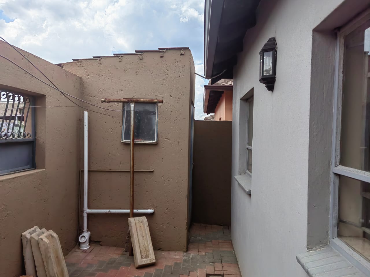 2 Bedroom Property for Sale in Clayville Gauteng