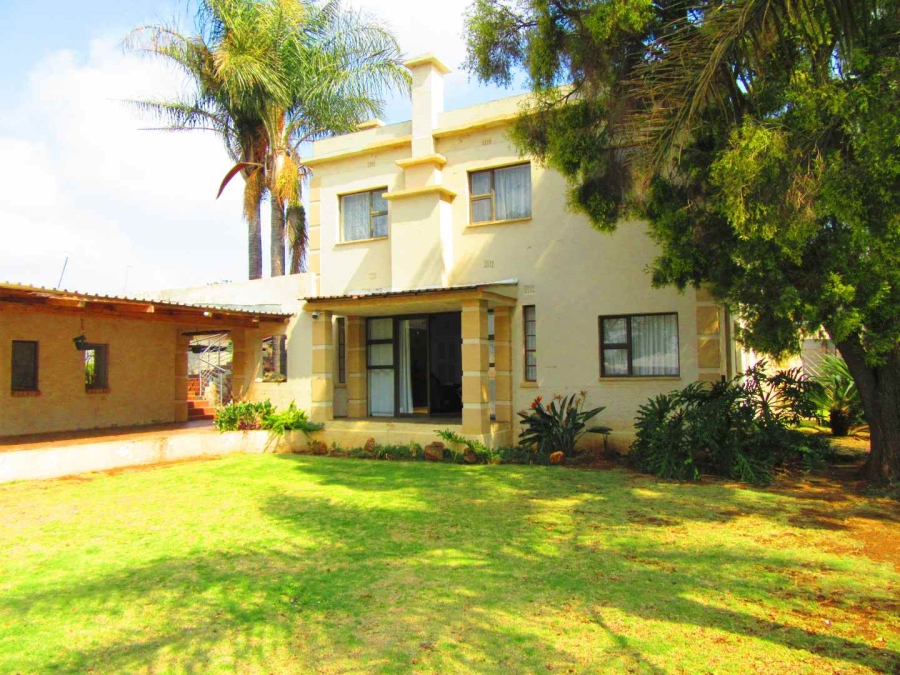 5 Bedroom Property for Sale in Selection Park Gauteng