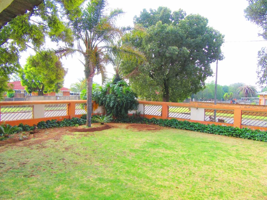 5 Bedroom Property for Sale in Selection Park Gauteng