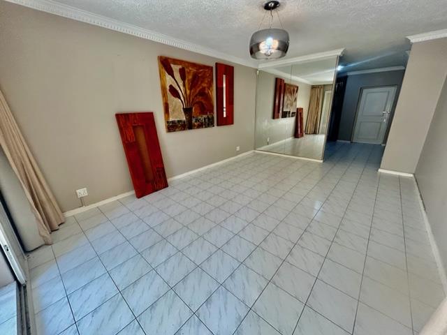 To Let 2 Bedroom Property for Rent in Sandhurst Gauteng