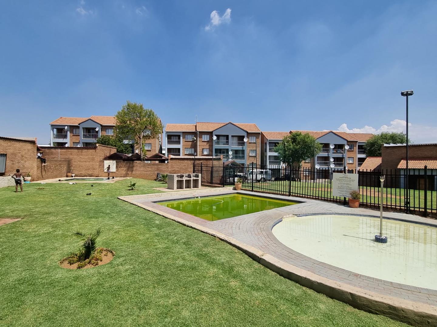 2 Bedroom Property for Sale in Vorna Valley Gauteng