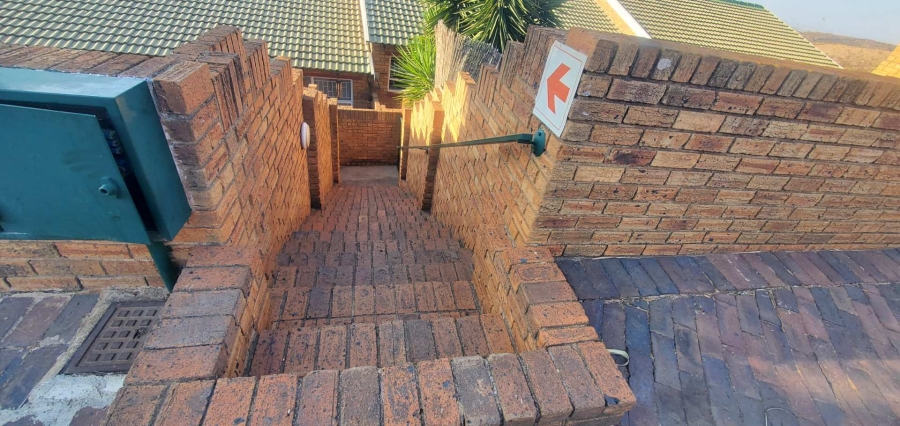 To Let 3 Bedroom Property for Rent in Rant En Dal Gauteng