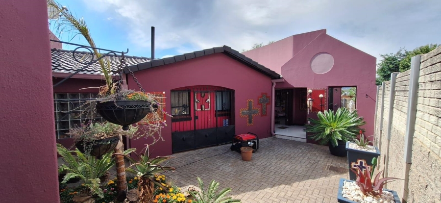 4 Bedroom Property for Sale in Elandspark Gauteng