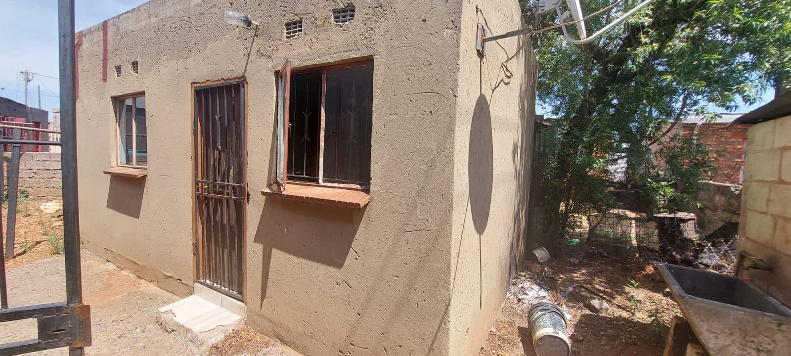 2 Bedroom Property for Sale in Moleleki Gauteng