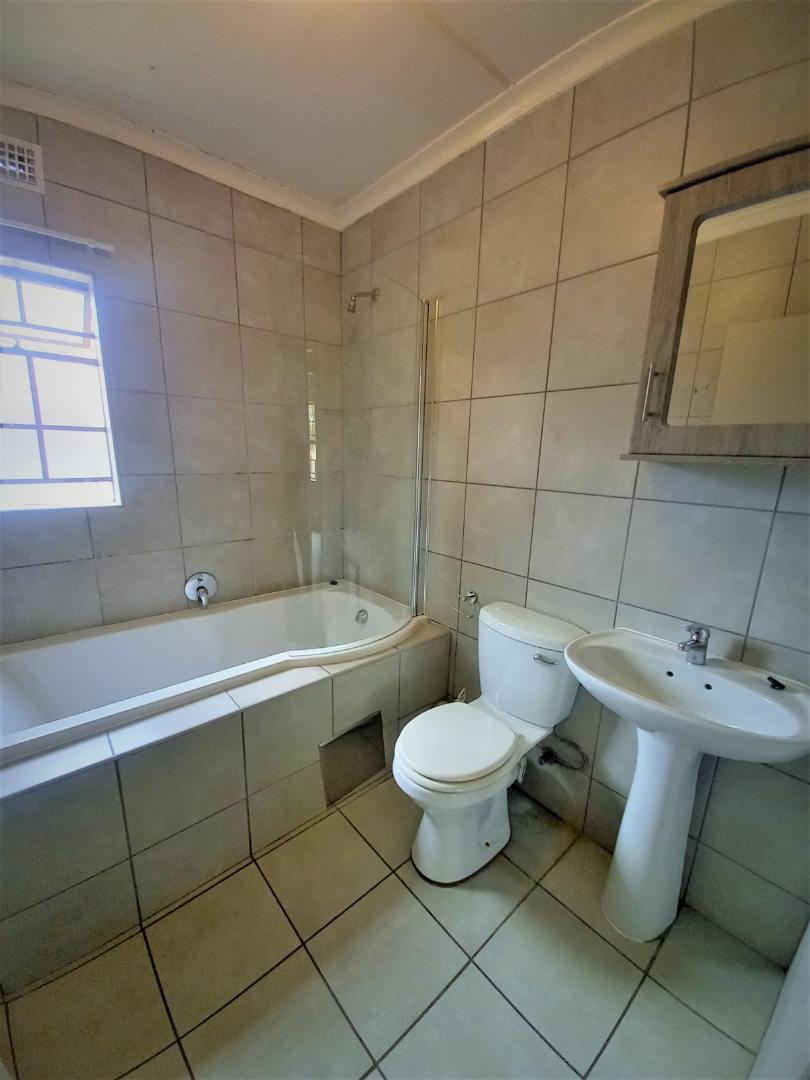 2 Bedroom Property for Sale in Heuweloord Gauteng