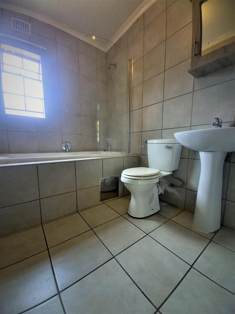 2 Bedroom Property for Sale in Heuweloord Gauteng