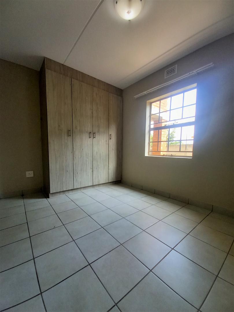 2 Bedroom Property for Sale in Heuweloord Gauteng