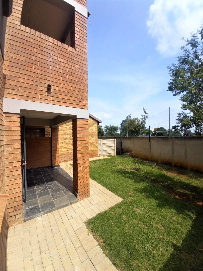 2 Bedroom Property for Sale in Heuweloord Gauteng