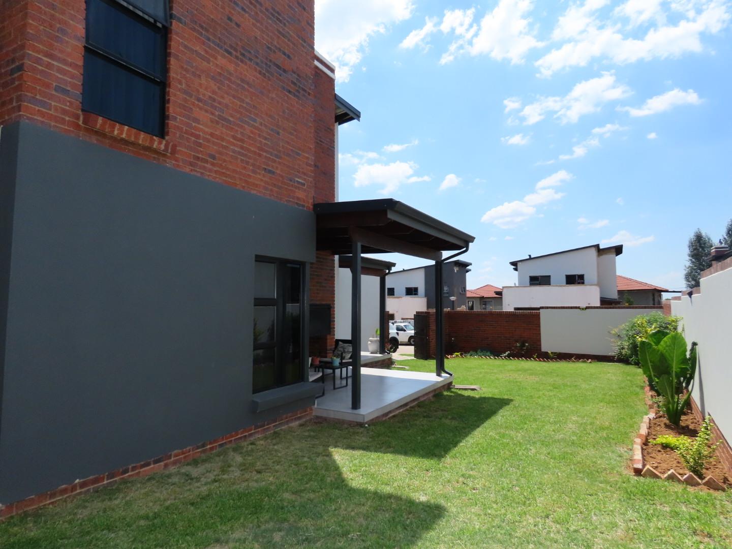 3 Bedroom Property for Sale in Maroeladal Gauteng