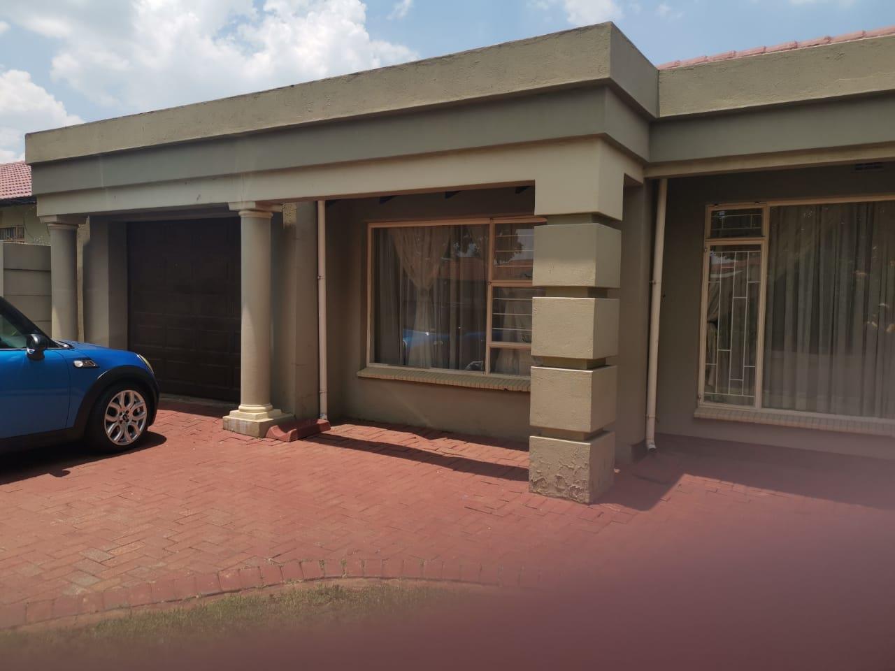 3 Bedroom Property for Sale in Roodekop Gauteng