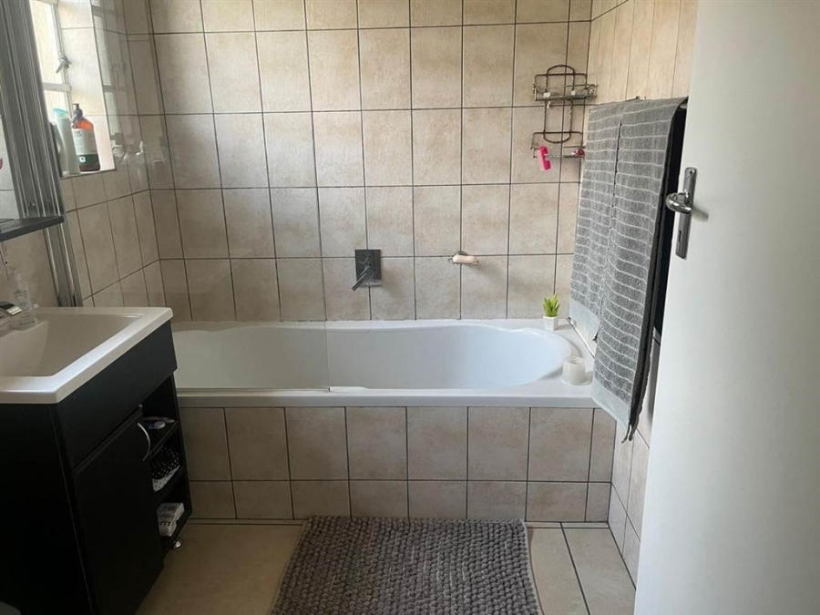 To Let 1 Bedroom Property for Rent in Sandown Gauteng